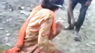 Сексуальная порно секс сын и мать индийская ГФ имеет жесткий трах с ее БФ на открытом воздухе