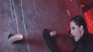 Порно секс руками Ализ монстр три огромных члена в проститутка