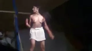 Индийские лесби домашние порно девушки танцуют Стриптиз шоу на публике