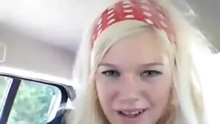 Порно фото домашняя коллекция Норвежская блондинка мастурбирует в своей машине